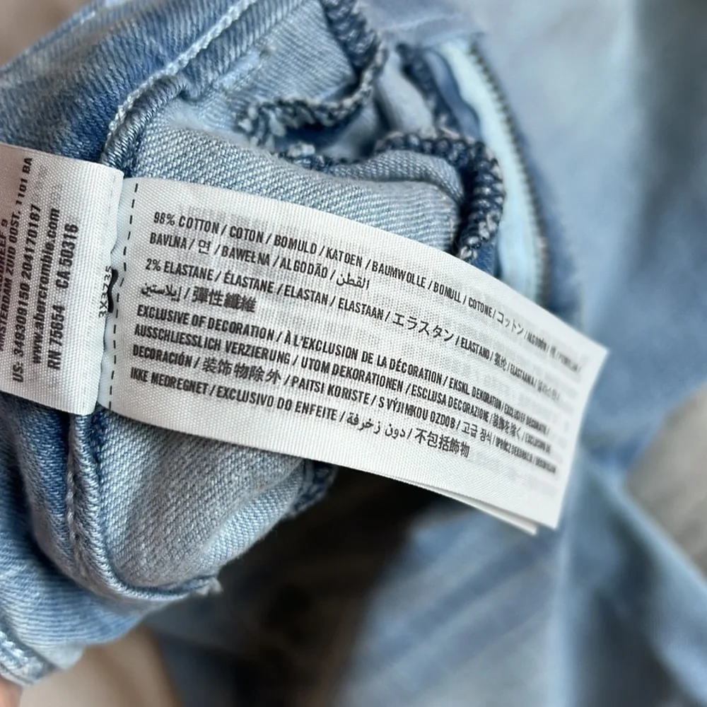 Hollister Low-Rise Light Wash Denim Boyshort Size 28 - Picture 4 of 5